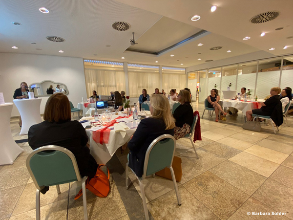 Bott Schreinerei – 25 Unternehmerinnen unterschiedlichster Branchen beim VdU-Treffen im Juli 2020